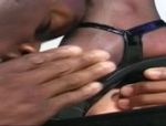 Fetisch Domina erniedrigt schwarzen Kerl in interracial deutschem Porno #15