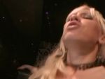 Pornoblondine Karlie Simon schreit nach Cum on Tits und einer Ladung Samen #8