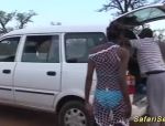 Africane scopano con turisti tedeschi durante safari tour in un orgia. #2