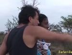Afrikanische Mädels werden von John Doe in diesem deutschen Porno gefickt #3