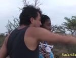 Africane scopano con turisti tedeschi durante safari tour in un orgia. #3