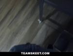 Blondine Harley Jade lässt sich im Stehen in der Hündchenstellung vögeln #4