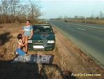 Kurzhaariges Girl wird auf der Autobahn gefickt #10