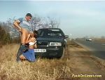 Kurzhaariges Girl wird auf der Autobahn gefickt #8