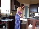Vollbusige Hausfrau wird in der Küche gevögelt #3