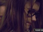 Die dünne Schülerin Alaina Dawson verführt ihren Lehrer #5
