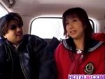Airin Okui und ihre Freundin mache in einem Schulbus geile Blowjobs #3