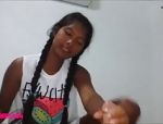 Indische Tussy nimmt seinen Penis sehr tief in ihren Mund #10