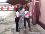 Spitzer Inder verführt zwei Mädels gleichzeitig #1