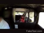 Dreckige Hure mit großen Titten verführt einen Taxifahrer #1