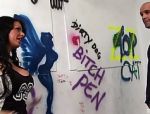Kerry Louise ist ein tätowiertes Busenwunder #1
