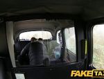 Braungebräunte MILF wird von einem Taxifahrer durchgenommen #4
