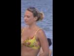 Heiße MILF zeigt ihre Titten und ihren geilen Arsch am Strand #2