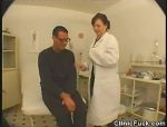 Diese versaute Ärztin lutscht den Schwanz ihres Patienten #4