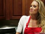 Blonde Hausfrau macht gerne Liebe in der Küche #1