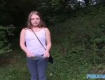 Russisches Teen wird im Garten flachgelegt #4