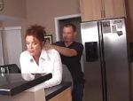 Rothaarige Hausfrau kriegt von ihrem Sohn mehr als bloß eine Massage #2