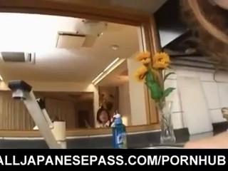 Japanische Hausfrau kriegt je einen Schniedel in Pussy und Arsch #4