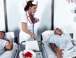 Sexy Krankenschwester wird von zwei Patienten heftig gepoppt #2