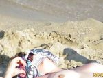 Fast nackte MILFs auf dem Strand #2