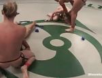 Nackte Mädels kämpfen im Ring #9