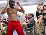 Geile Blowjob-Party im Büro #1