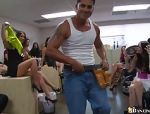 Geile Blowjob-Party im Büro #8