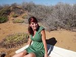 Hübsches Girl demonstriert beim Picknick ihre großen Titten #4