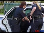 Scharfe Polizistinnen verhaften knackige schwarze Kerle #11