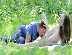 Ein romantisches Picknick mit einer vollbusigen Frau #11