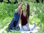 Ein romantisches Picknick mit einer vollbusigen Frau #5