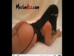 Si masturba con l'hijab #1