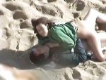 Von einem Voyeur am Strand erwischt #12