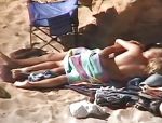 Von einem Voyeur am Strand erwischt #7