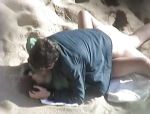 Von einem Voyeur am Strand erwischt #9