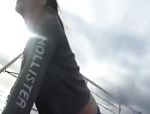 Schöne junge Frau spielt mit ihrem Macker #10