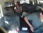 Schlampe im Van fickt wie verrückt mit einem Fremden #2