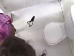 Junge Schwarze wird auf der Toilette von zwei Weißen gefickt #10