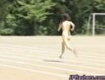 Asiatische Mädchen machen ein nacktes Wettrennen miteinander #21