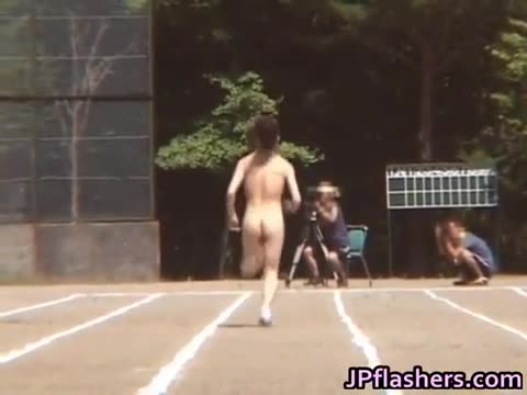 Asiatische Mädchen machen ein nacktes Wettrennen miteinander #3