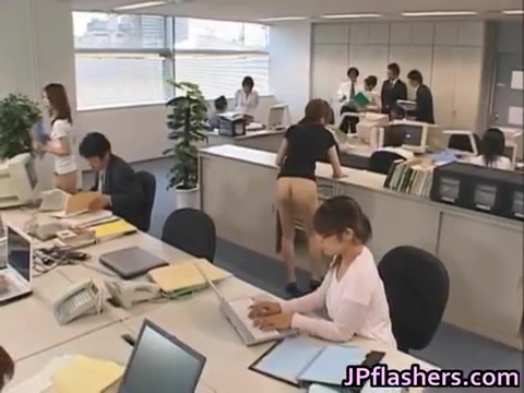 Halbnackte, japanische Luder zeigen was sie zu bieten haben #14