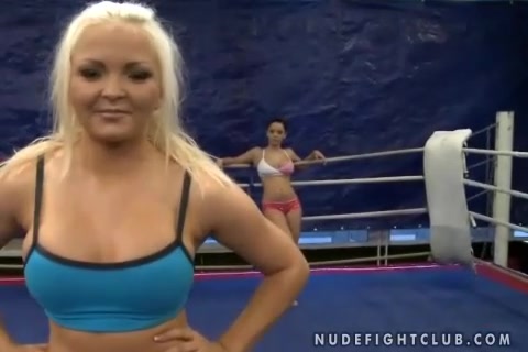 Blonde gegen Brünette beim heißen Sex Zweikampf #4