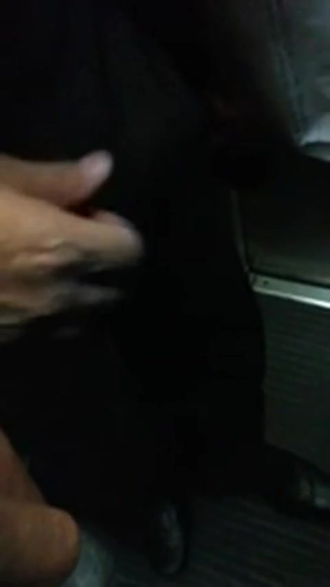 Versteckte Kamera in der U-Bahn filmt die Unterwäsche der Damen #19