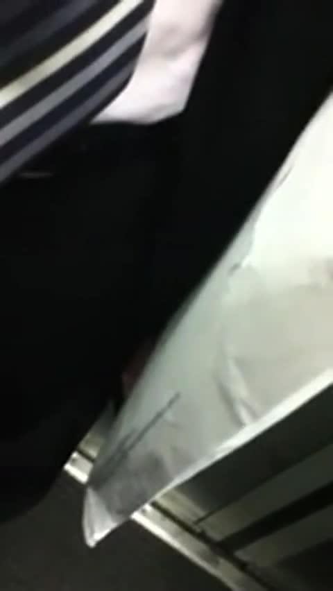 Versteckte Kamera in der U-Bahn filmt die Unterwäsche der Damen #2