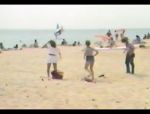 Geile deutsche Luder vergnügen sich mit einem Kerl am Strand von user snahbrandy