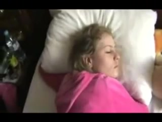 Verschlafene Anfängerin beim geilen Sex #5