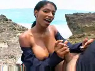 Mexikanische Frau mit großen Titten beim Outdoor Blowjob #4